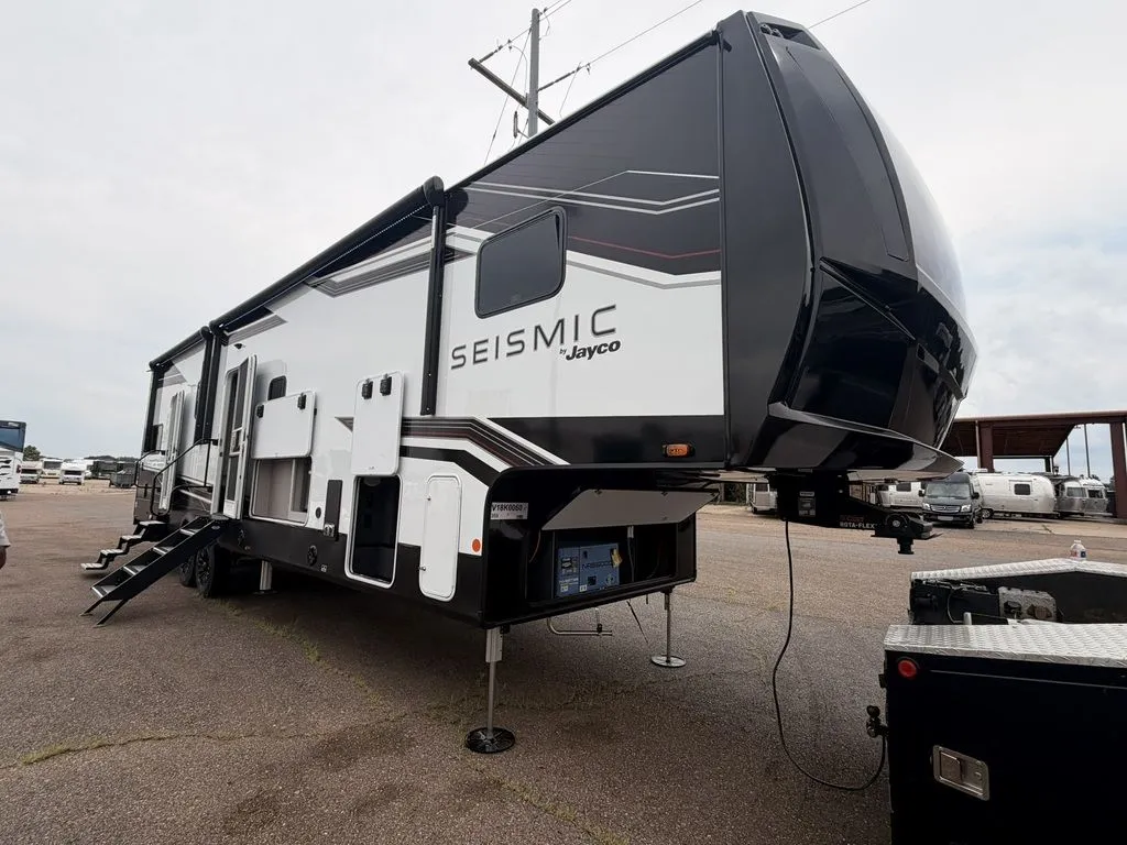 2027 Jayco Seismic 359 - Photo 2