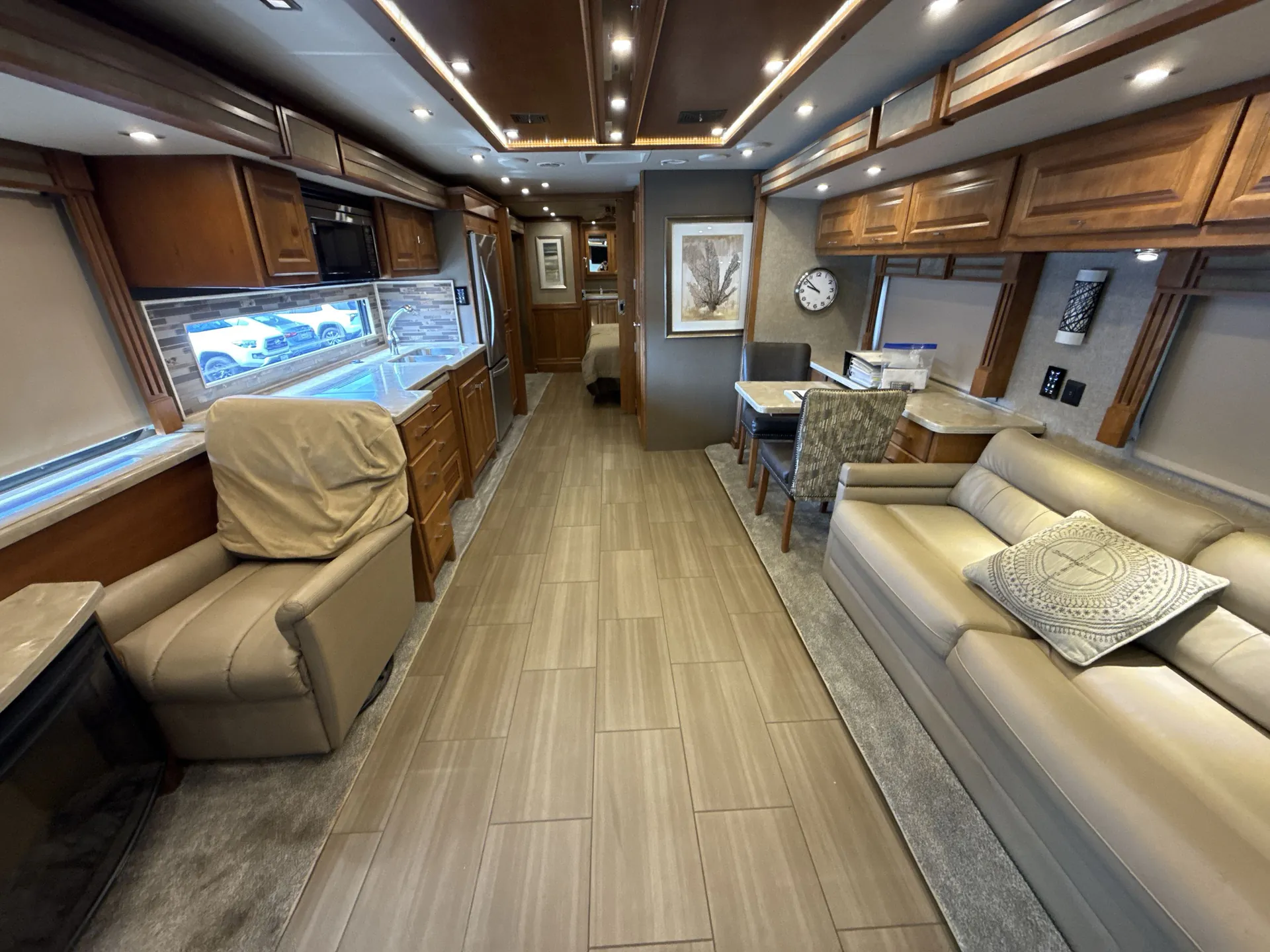 2019 Tiffin Allegro Red 37 BA — living area main