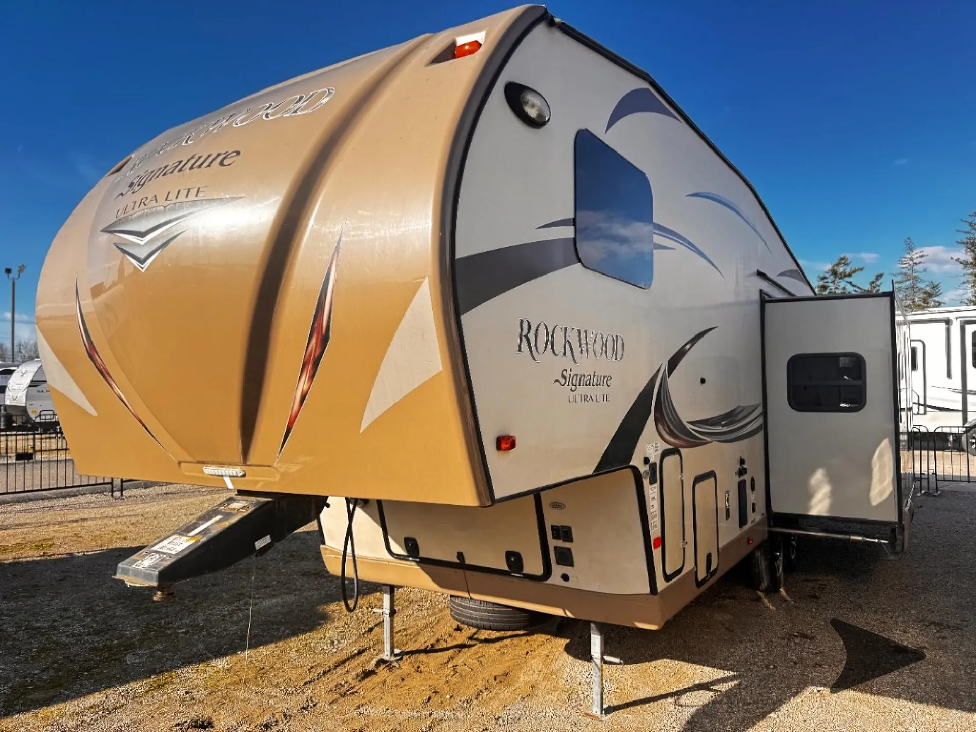 2016 Forest River Rockwood Signature Ultra Lite 8280WS - Photo 4