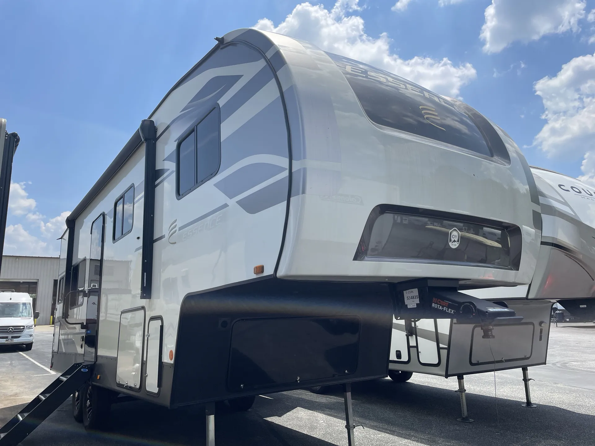 2025 Cruiser RV Essence 25RK - Photo 2