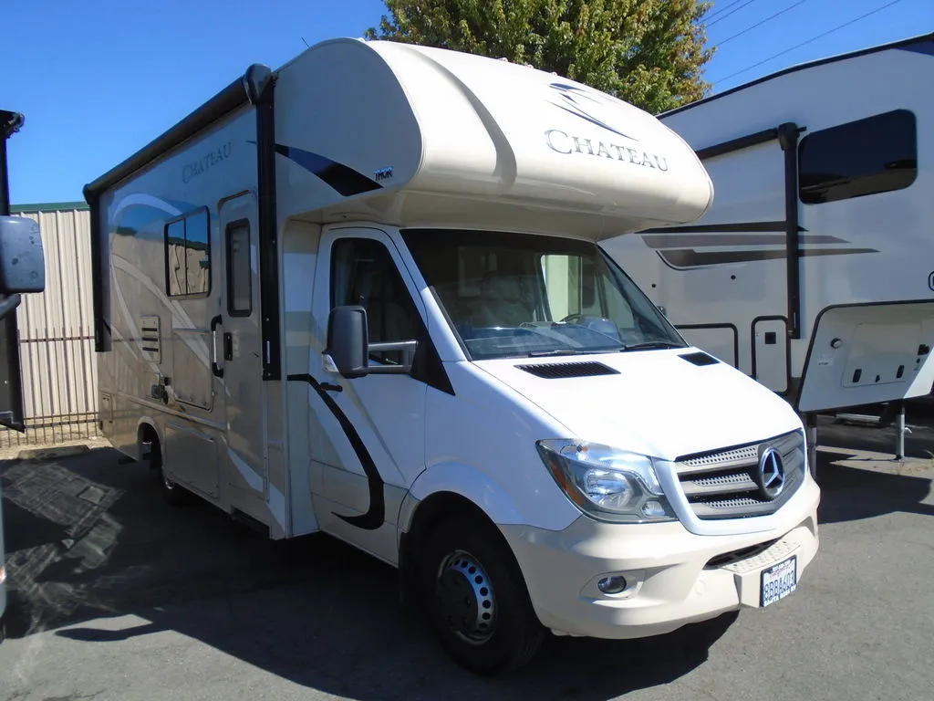 2018 Thor Motor Coach Chateau Sprinter 24FS - Photo 2