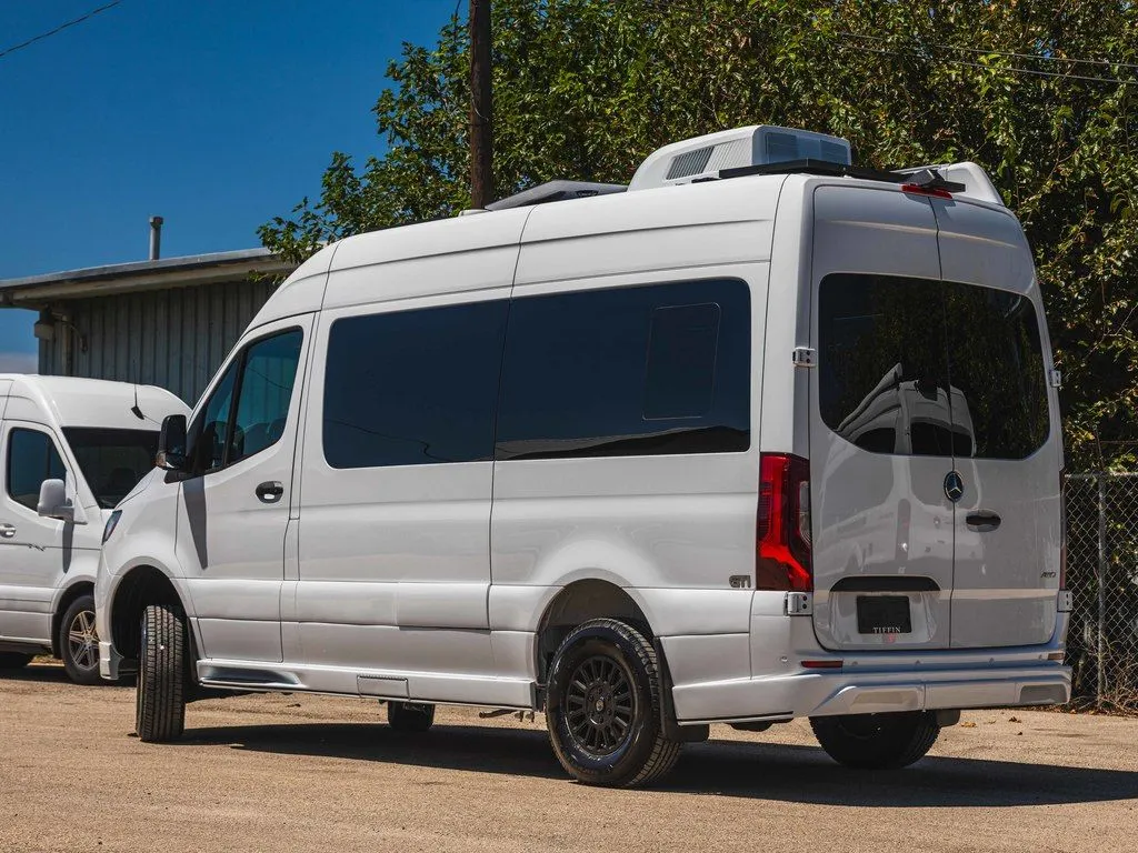 2025 Tiffin Motorhomes GT1 - Photo 3