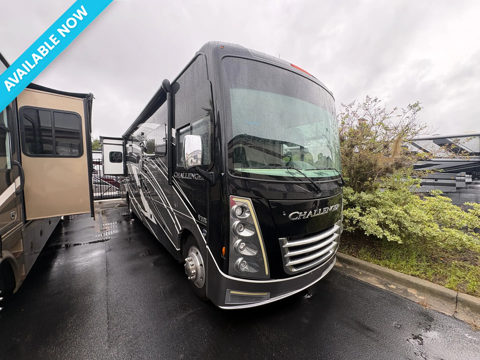 2023 Thor Motor Coach Challenger 36FA - Photo 2