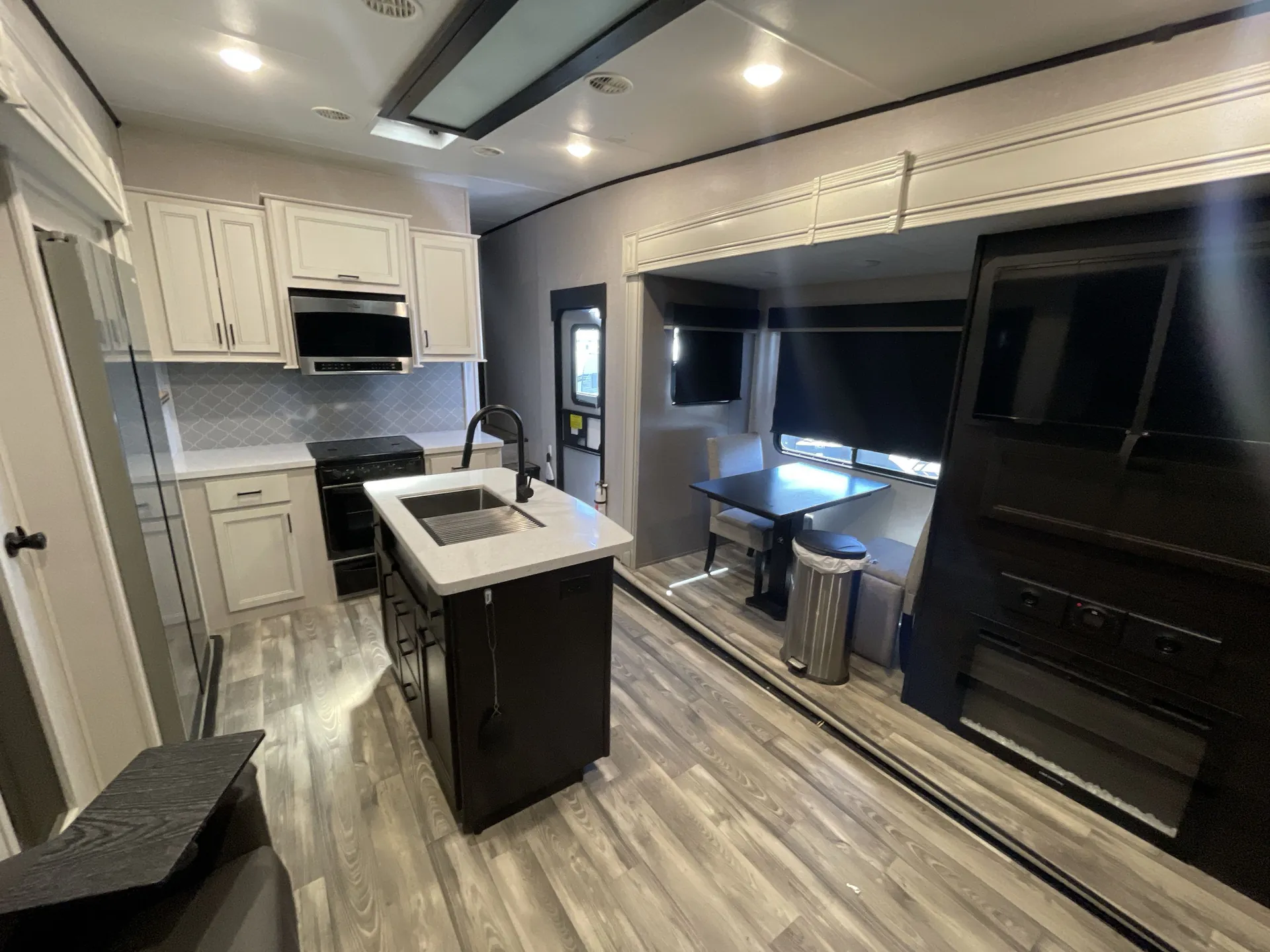 2023 Highland Ridge Open Range 284RLS — living area main