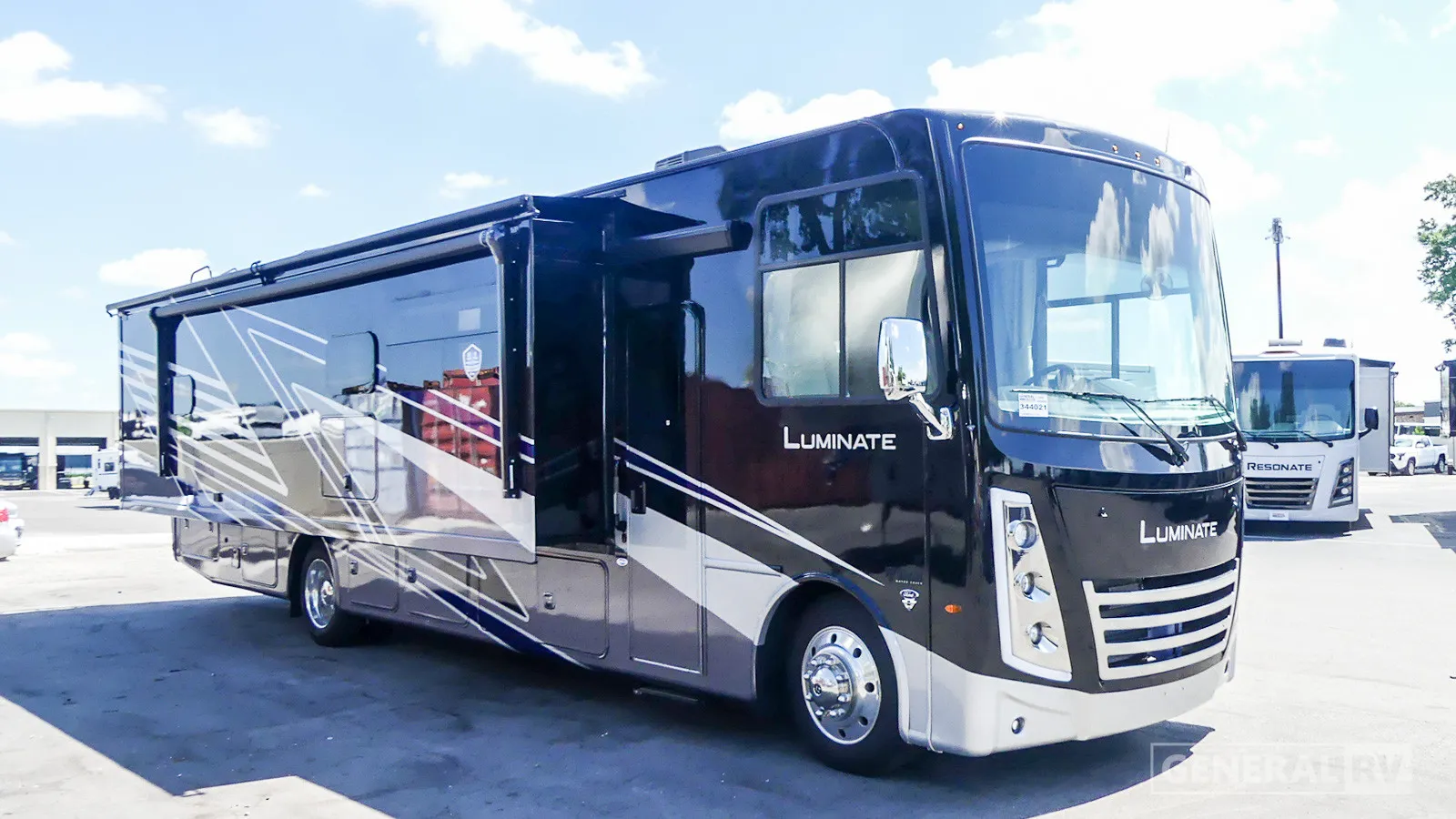 2026 Thor Motor Coach Luminate CC35 - Photo 2