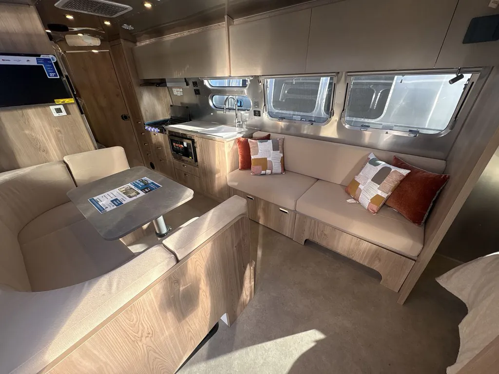 2026 Airstream Flying Cloud 30FB Office, Photos photo 2