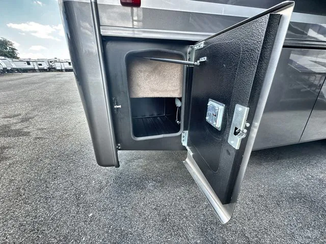 2027 Entegra Coach Accolade 37K, Photos photo 11
