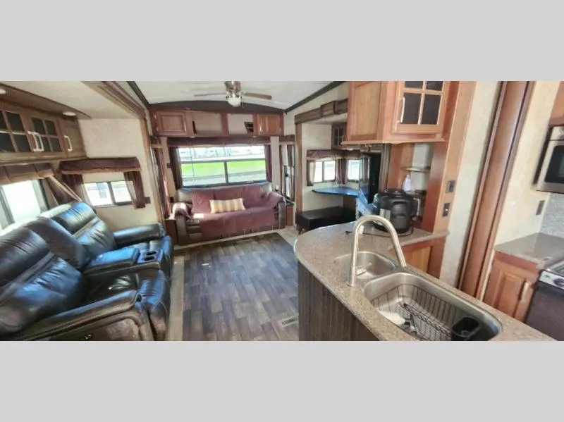 2015 Keystone RV Montana Used    3402 RL - Photo 3