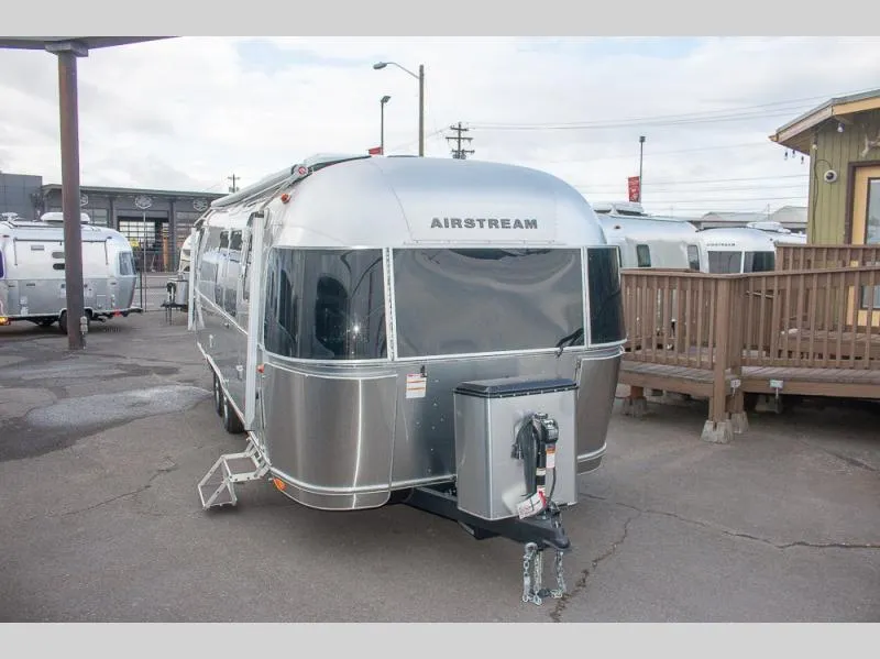 2025 Airstream International 28RB - Photo 3