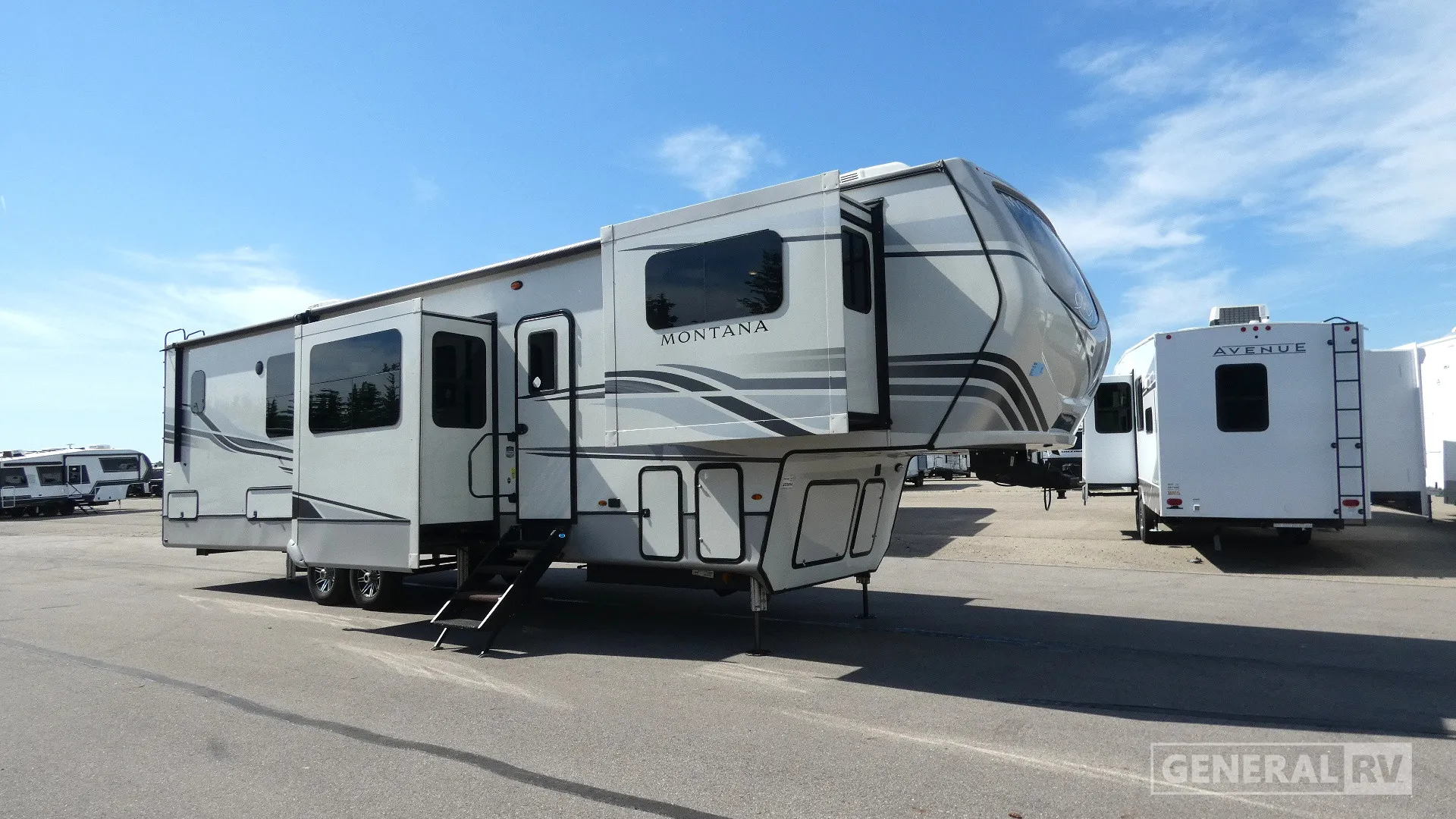 2022 Keystone Montana 3763BP - Photo 2