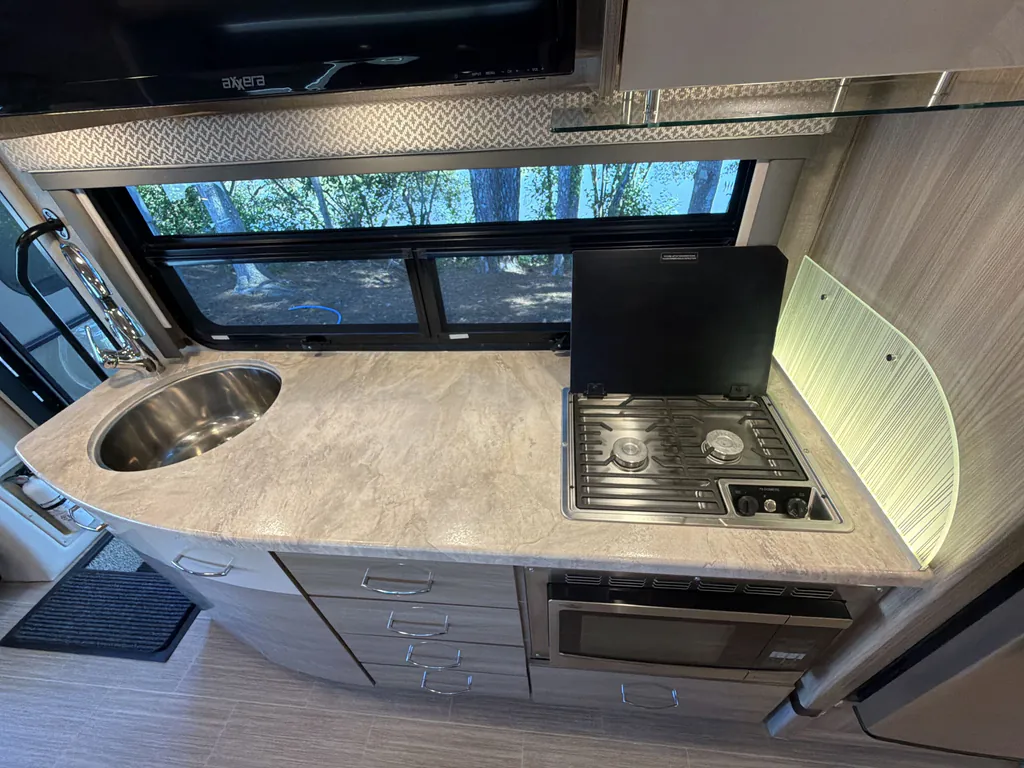 2021 Thor Motor Coach Tiburon 24FB, Photos photo 13