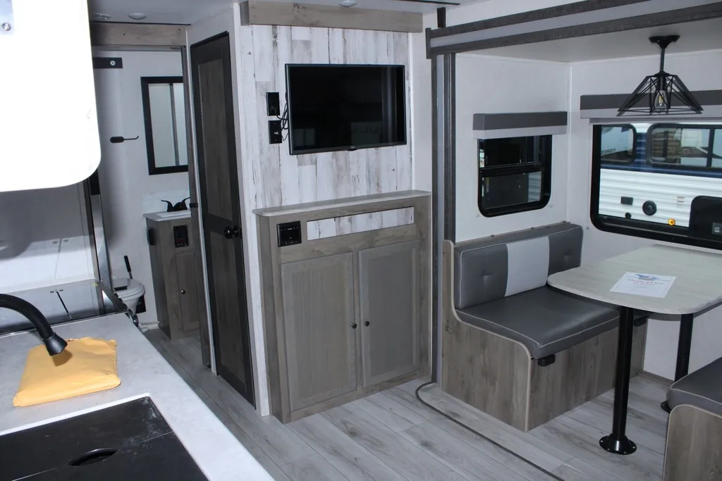 2022 Forest River Surveyor Legend 252RBLE — Photo 7