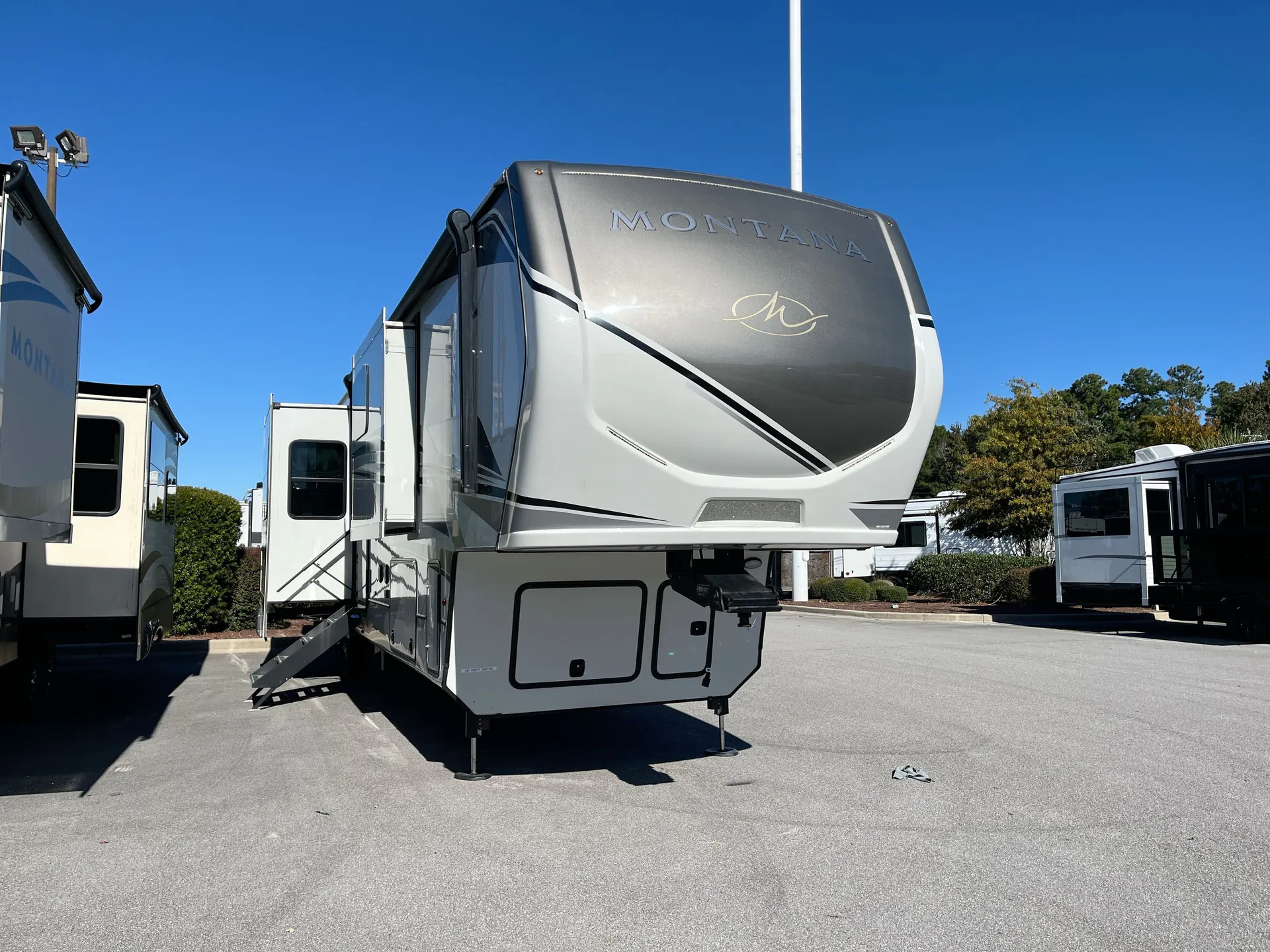 2024 Keystone Montana 3901RK - Photo 2