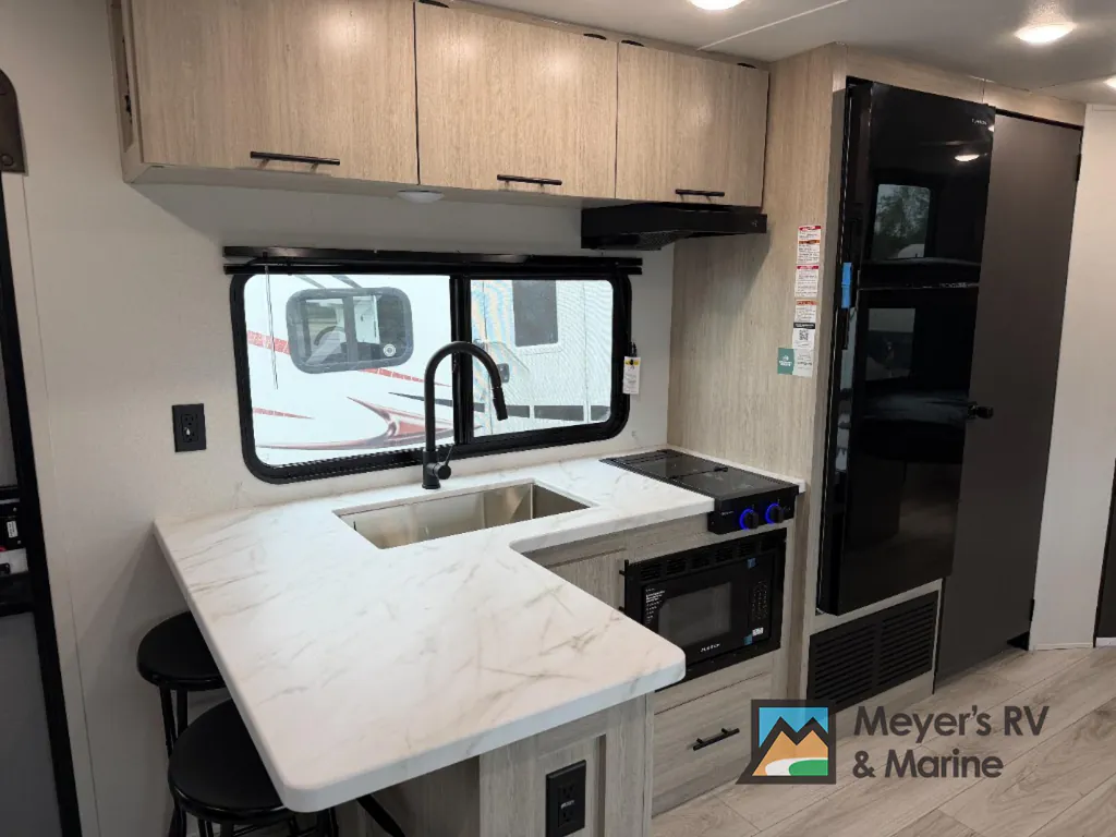 2027 East to West Della Terra 280BH, Photos photo 8