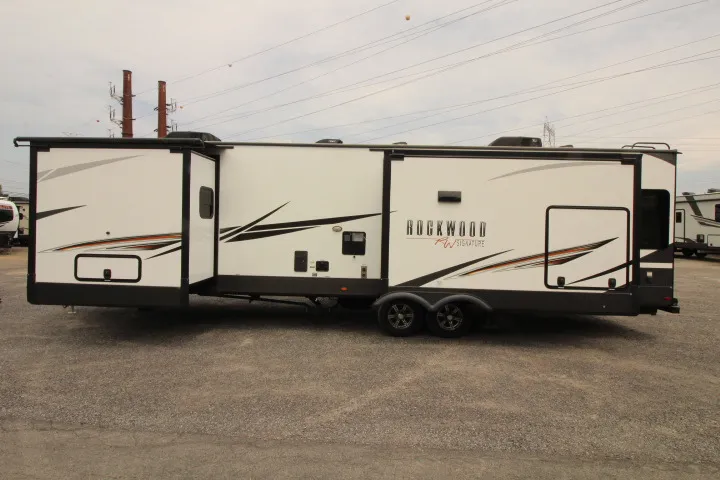 2021 Forest River Rockwood Signature Ultra Lite 8337RL - Photo 4