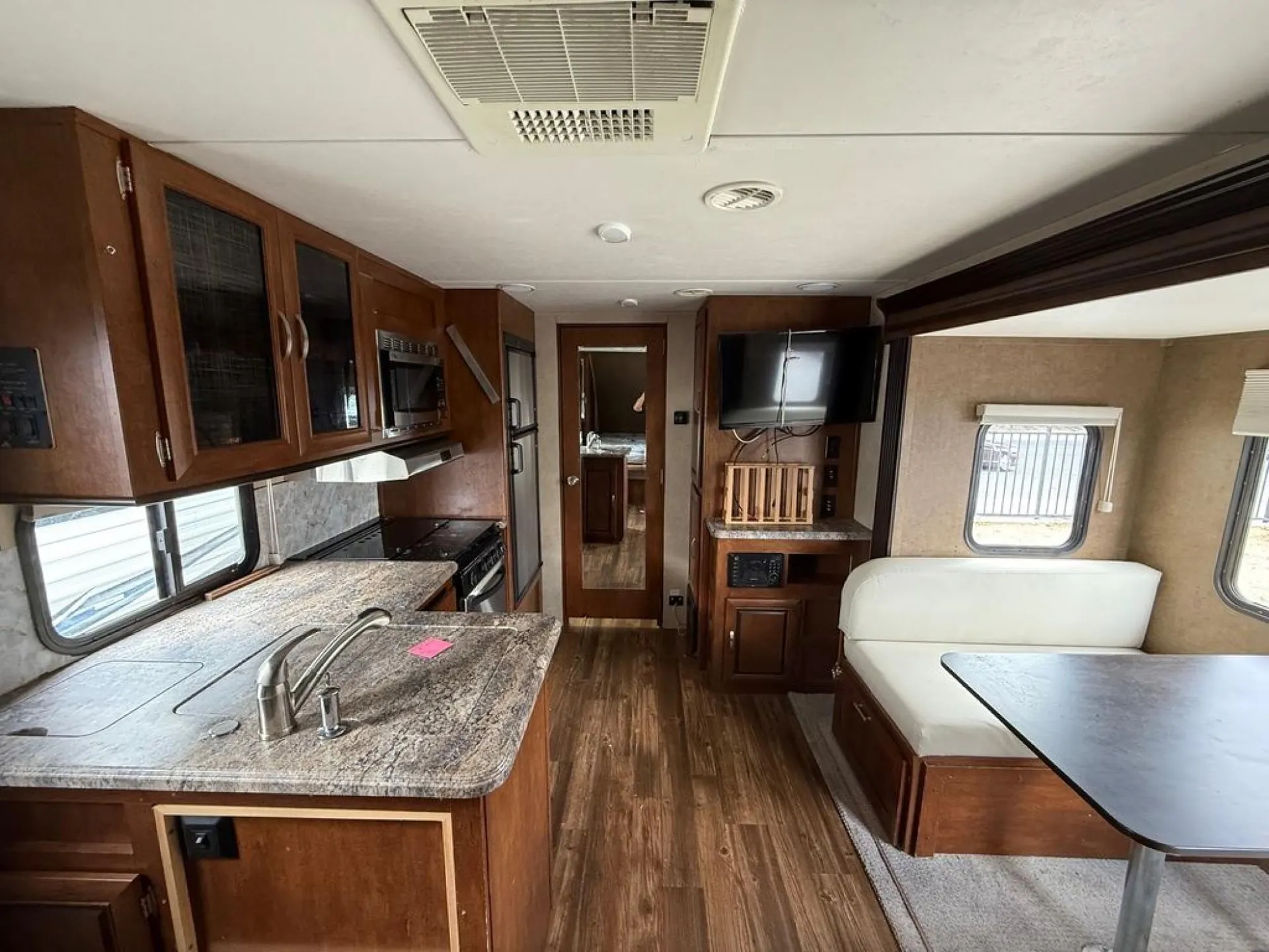 2016 Forest River Vibe Extreme Lite 21FBS dealer photo 4 from Motorhomes of California