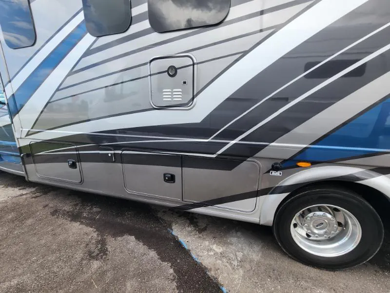 2022 Thor Motor Coach Magnitude Super C XG32, Photos photo 65