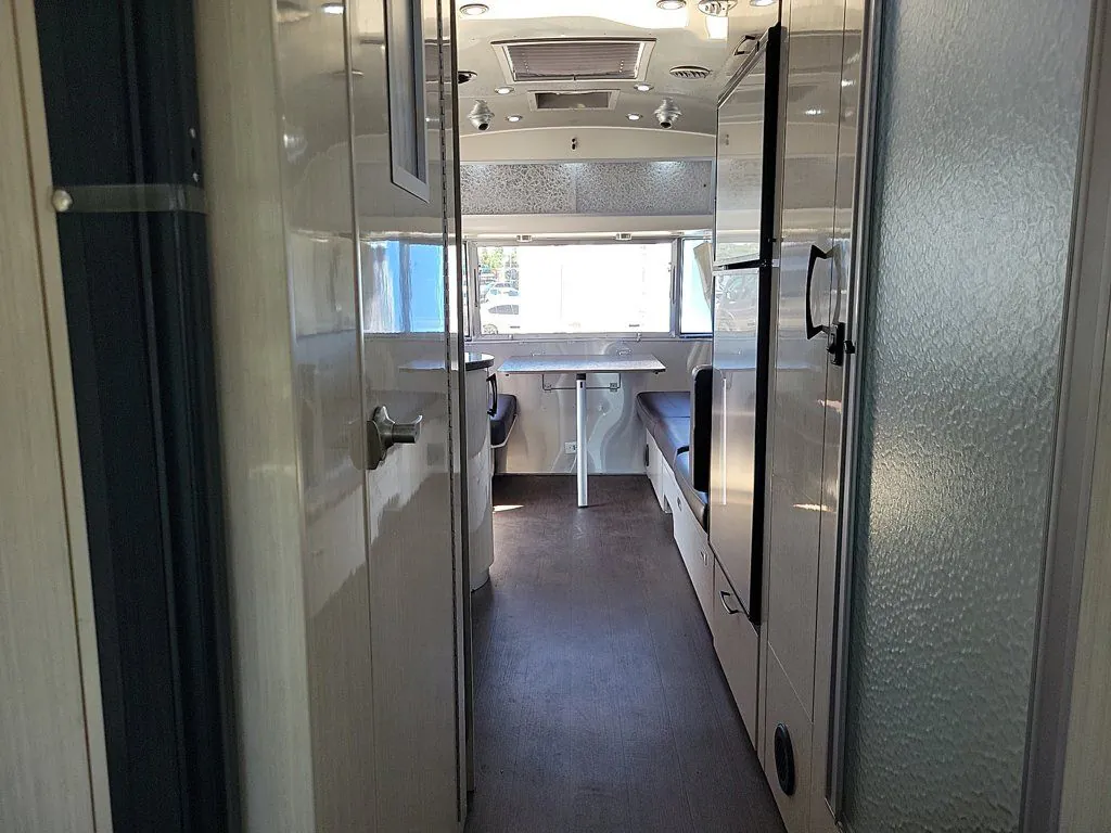 2019 Airstream International 25FB - Photo 2