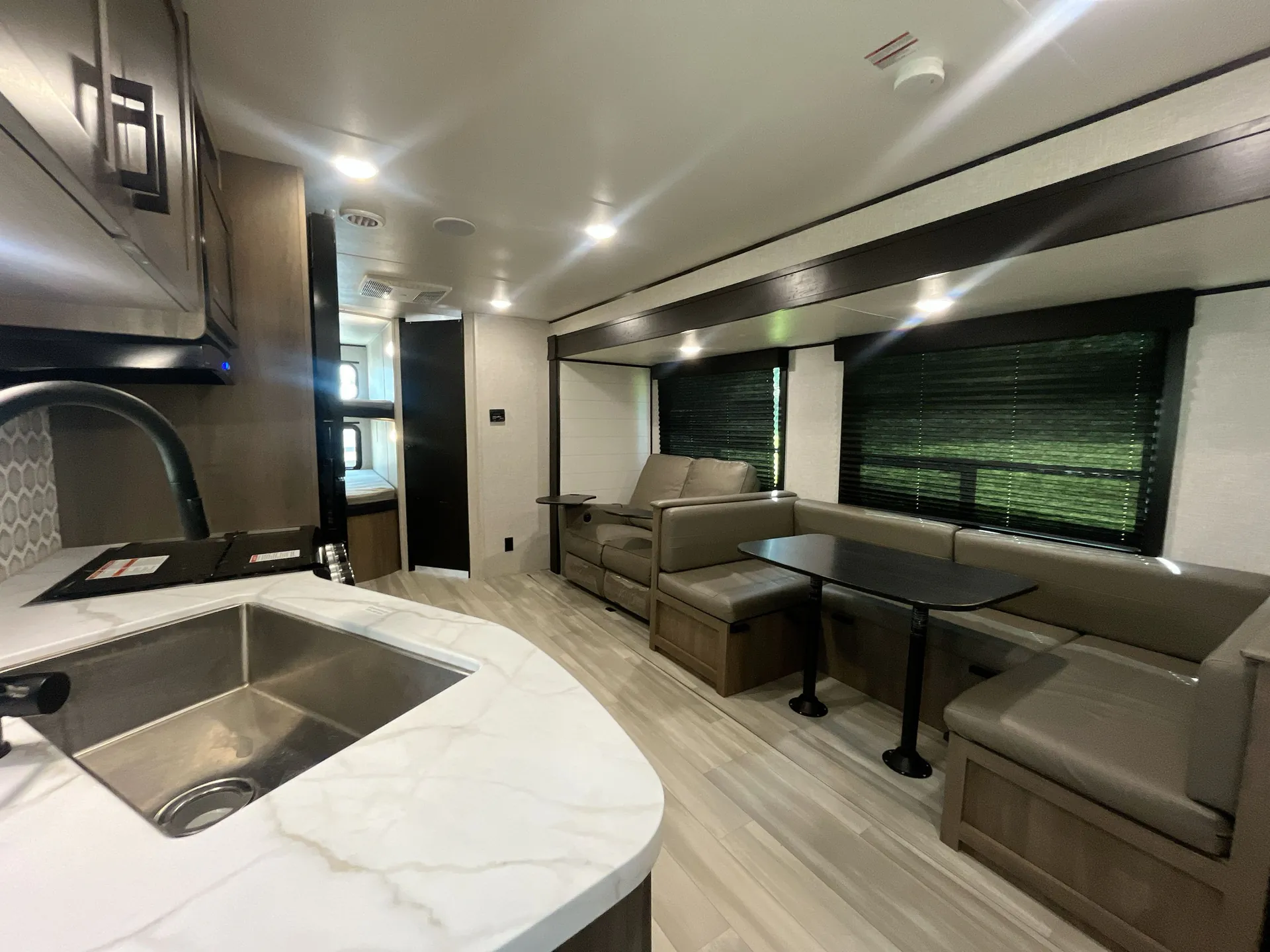 2025 Starcraft Autumn Ridge 28BHS — living area main