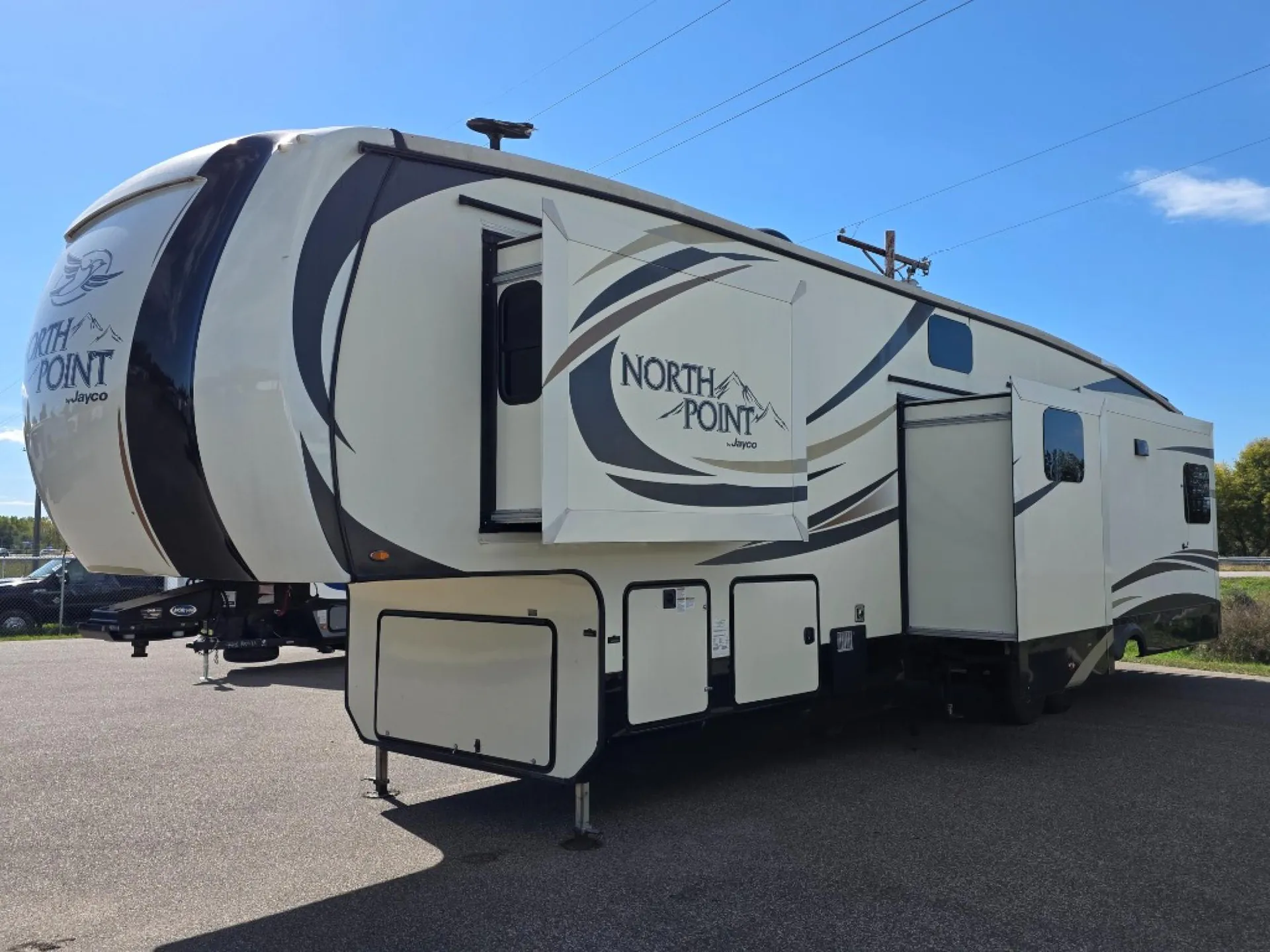 2017 Jayco North Point 377RLBH - Photo 3