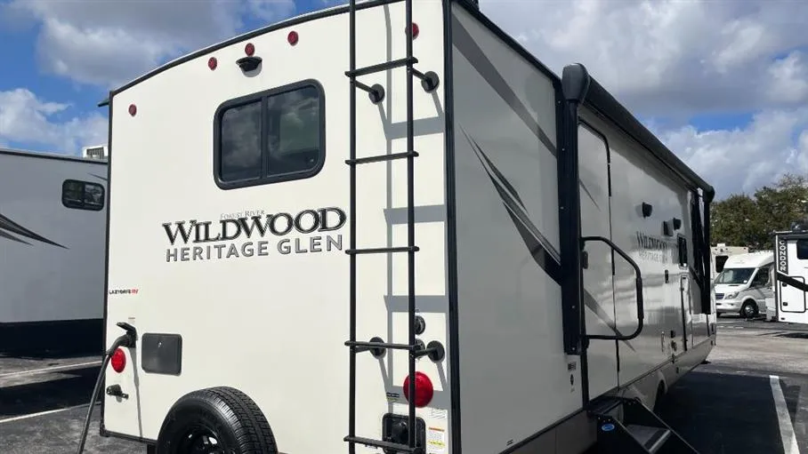 2022 Forest River Wildwood Heritage Glen Hyper-Lyte 25RBHL — Photo 6