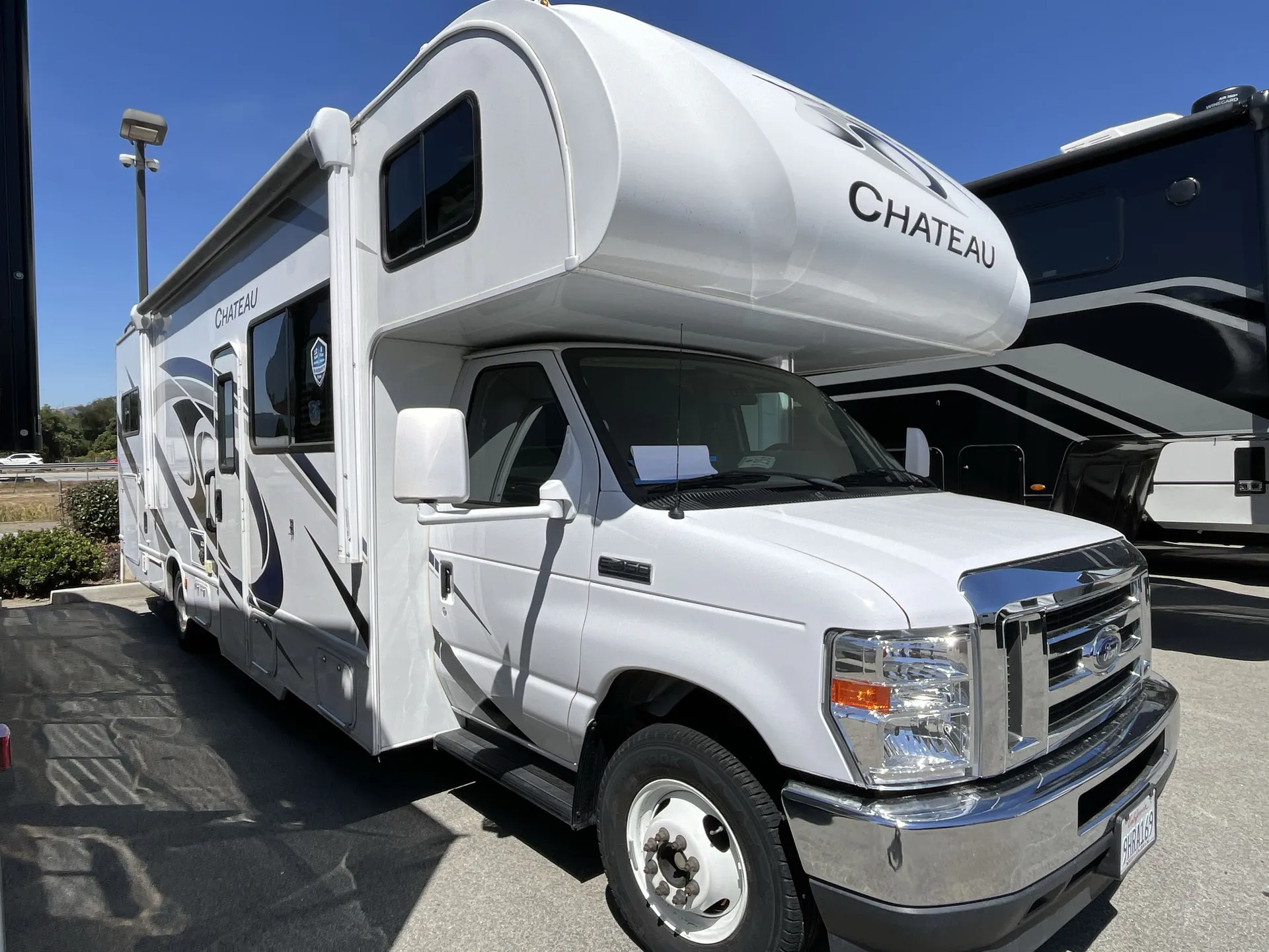 2022 Thor Motor Coach Chateau 31EV - Photo 2