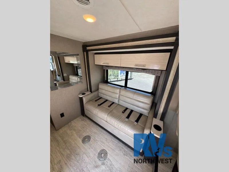 2020 Thor Motor Coach Vegas 24.1 - Photo 4