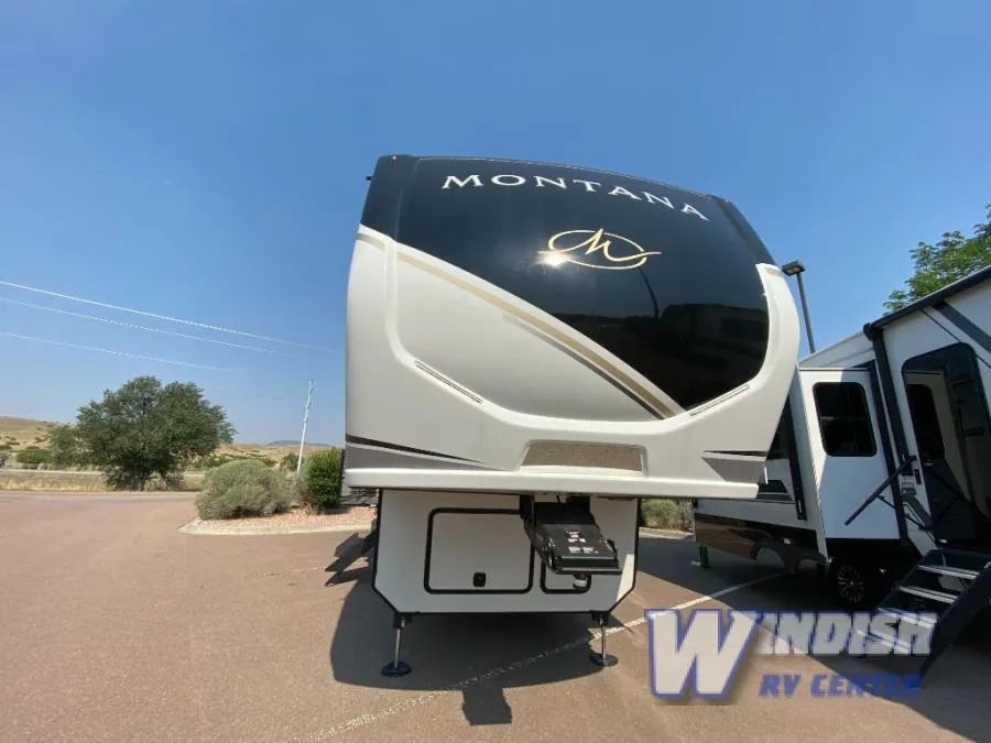 2025 Keystone Montana 3532SP - Photo 2