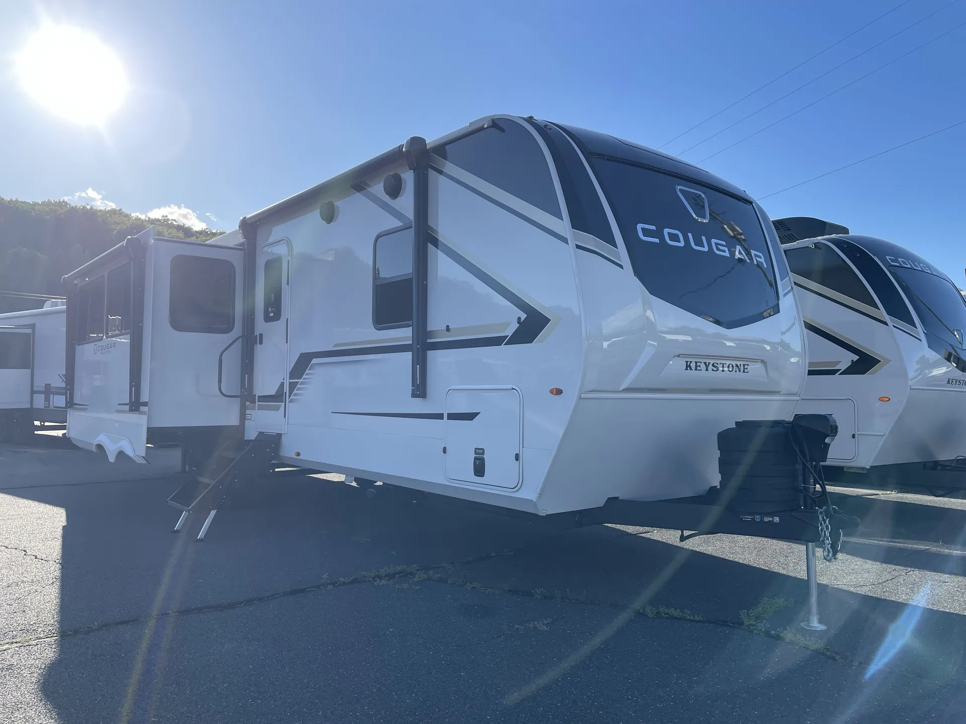 2027 Keystone Cougar Half-Ton 29RLP - Photo 2