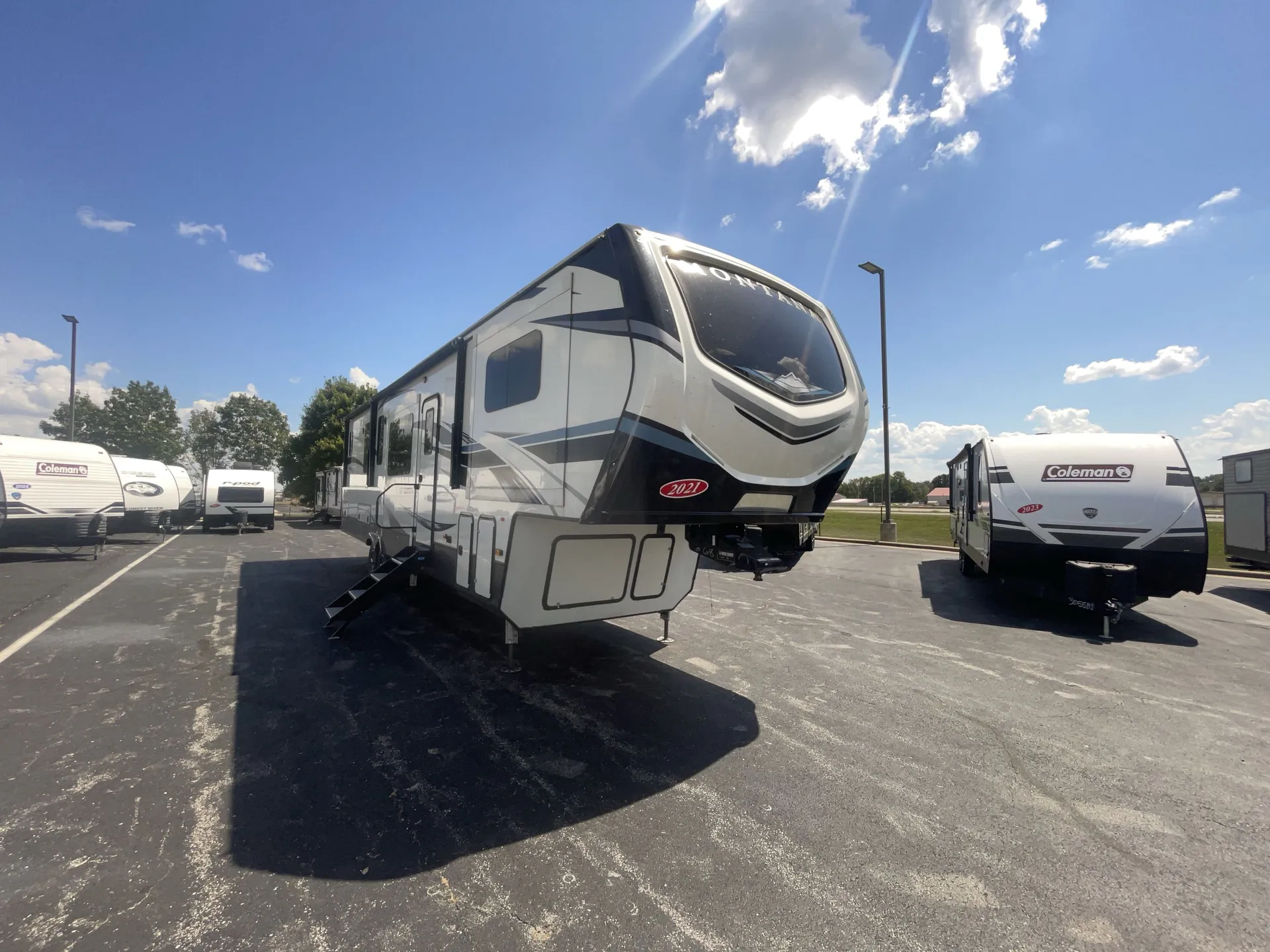 2021 Keystone Montana 3761FL - Photo 2