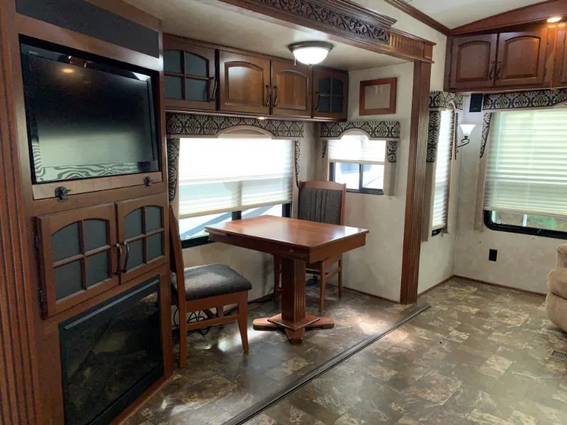 2014 Keystone Montana 3100RL, Photos photo 6