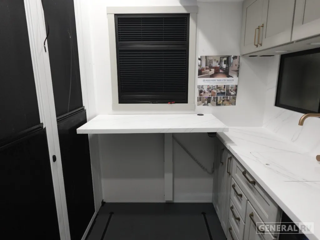 2025 Brinkley Model G 3250, Photos photo 32