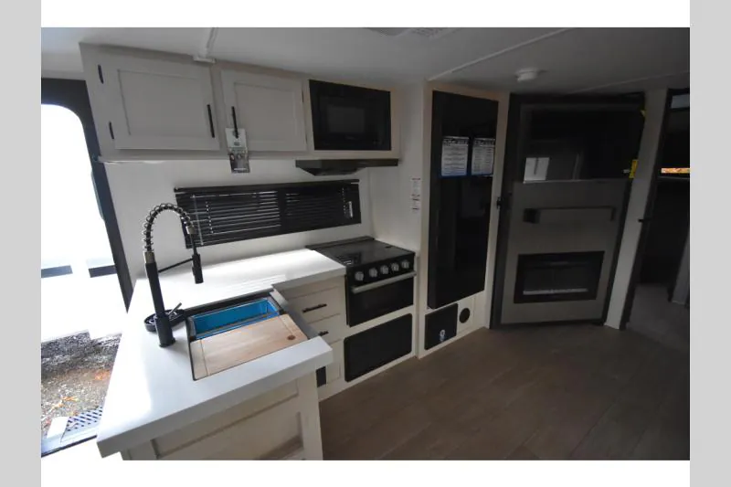 2026 Forest River Cherokee Alpha Wolf 29TB, Photos photo 6