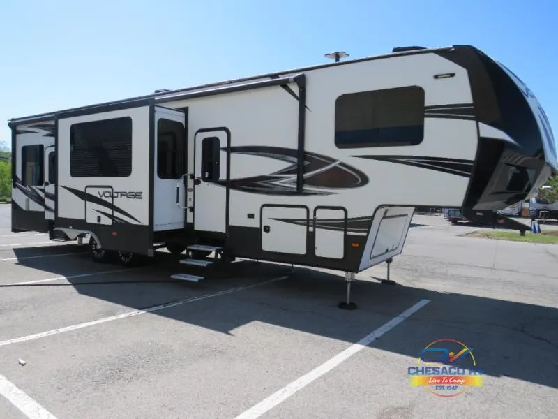 2018 Dutchmen RV Voltage Used    3605 - Photo 2