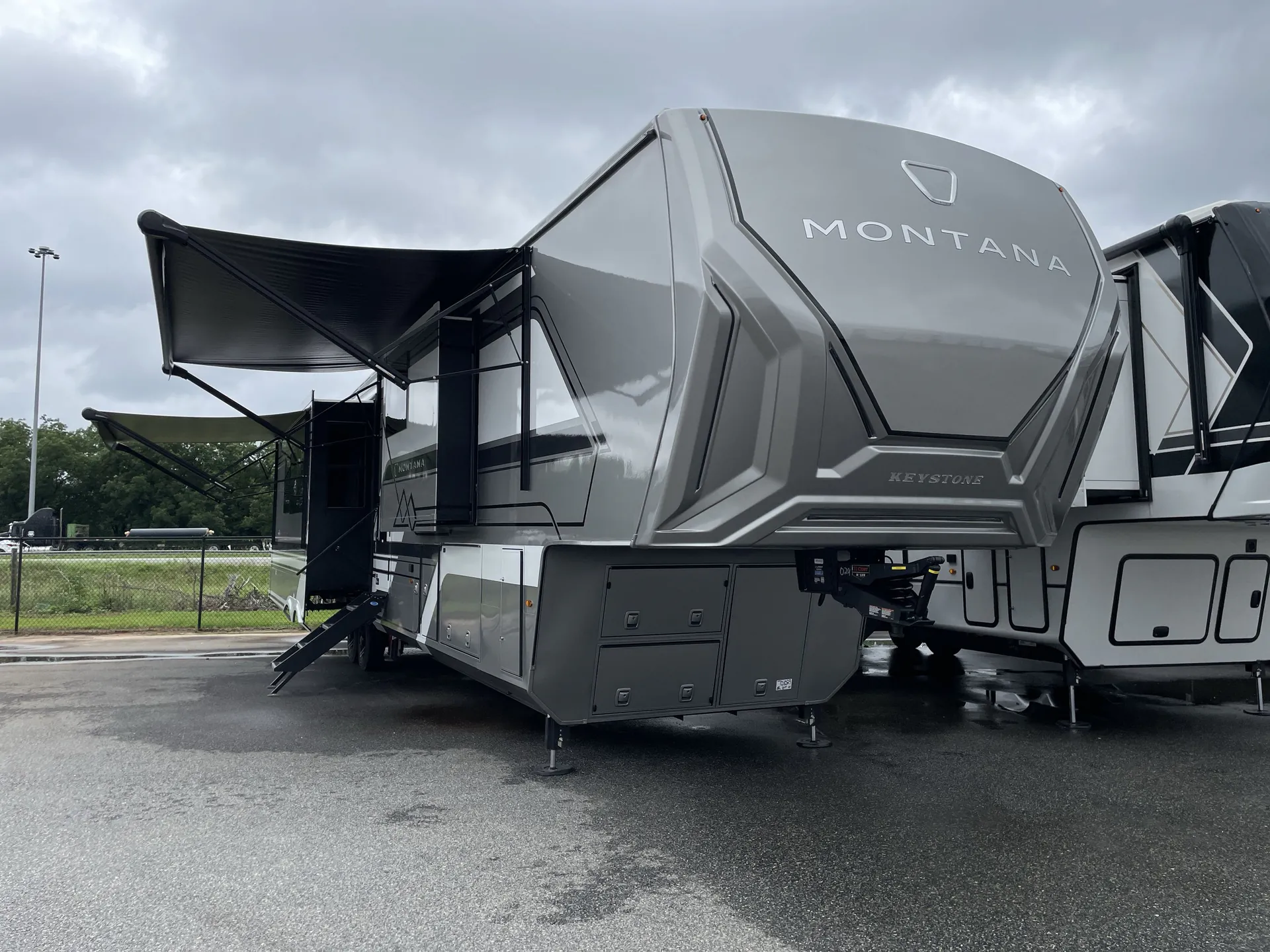 2026 Keystone Montana 3900RK - Photo 2