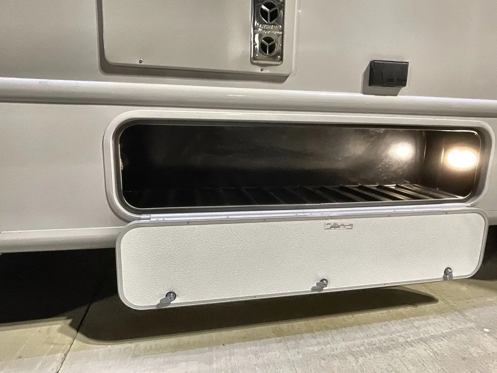 2026 Thor Motor Coach Vegas 26.1 - Photo 4