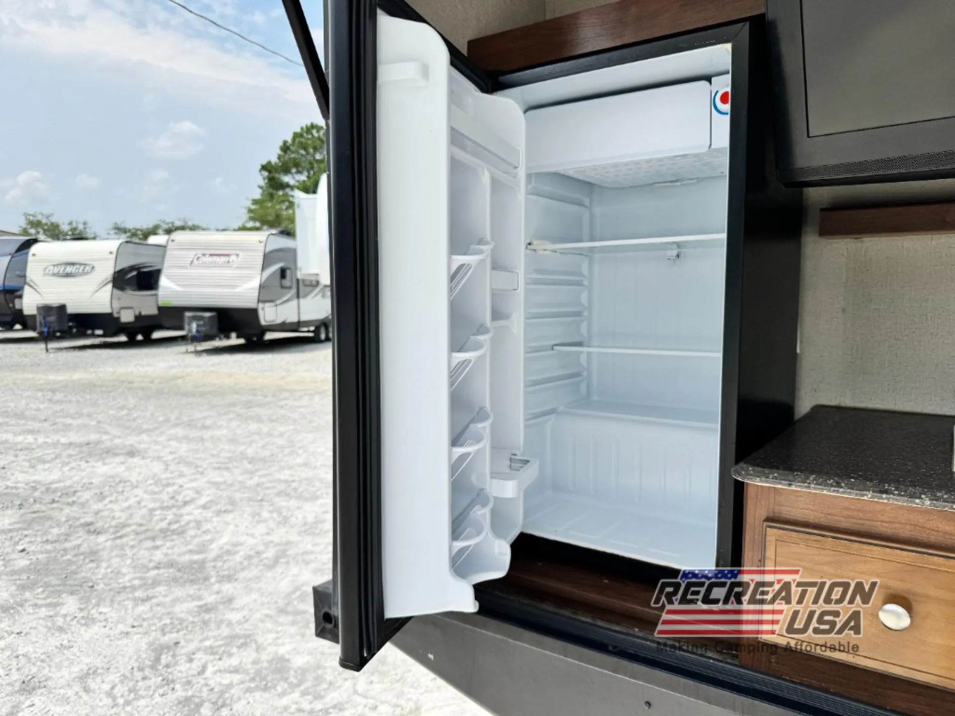 2017 Coachmen Freedom Express 320BHDS - Photo 3