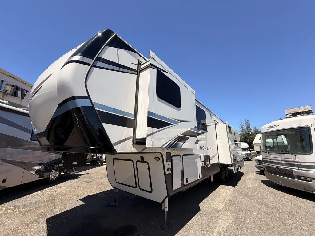 2021 Keystone Montana 3780RL - Photo 3