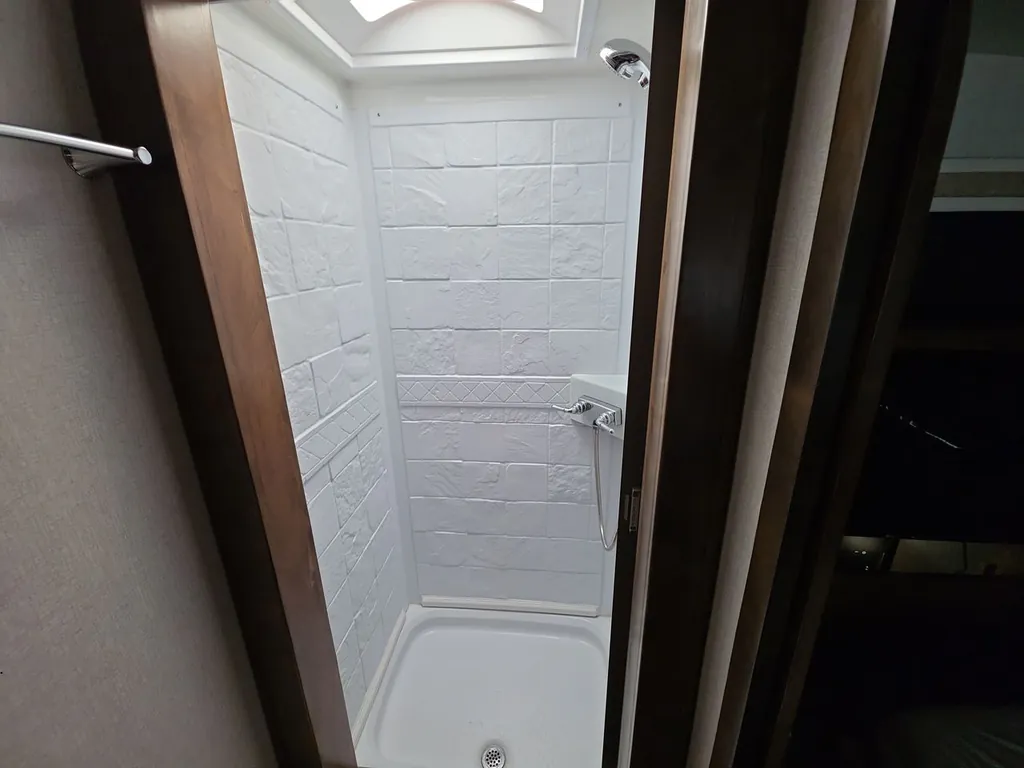 2019 Tiffin Wayfarer 24 FW, Photos photo 16