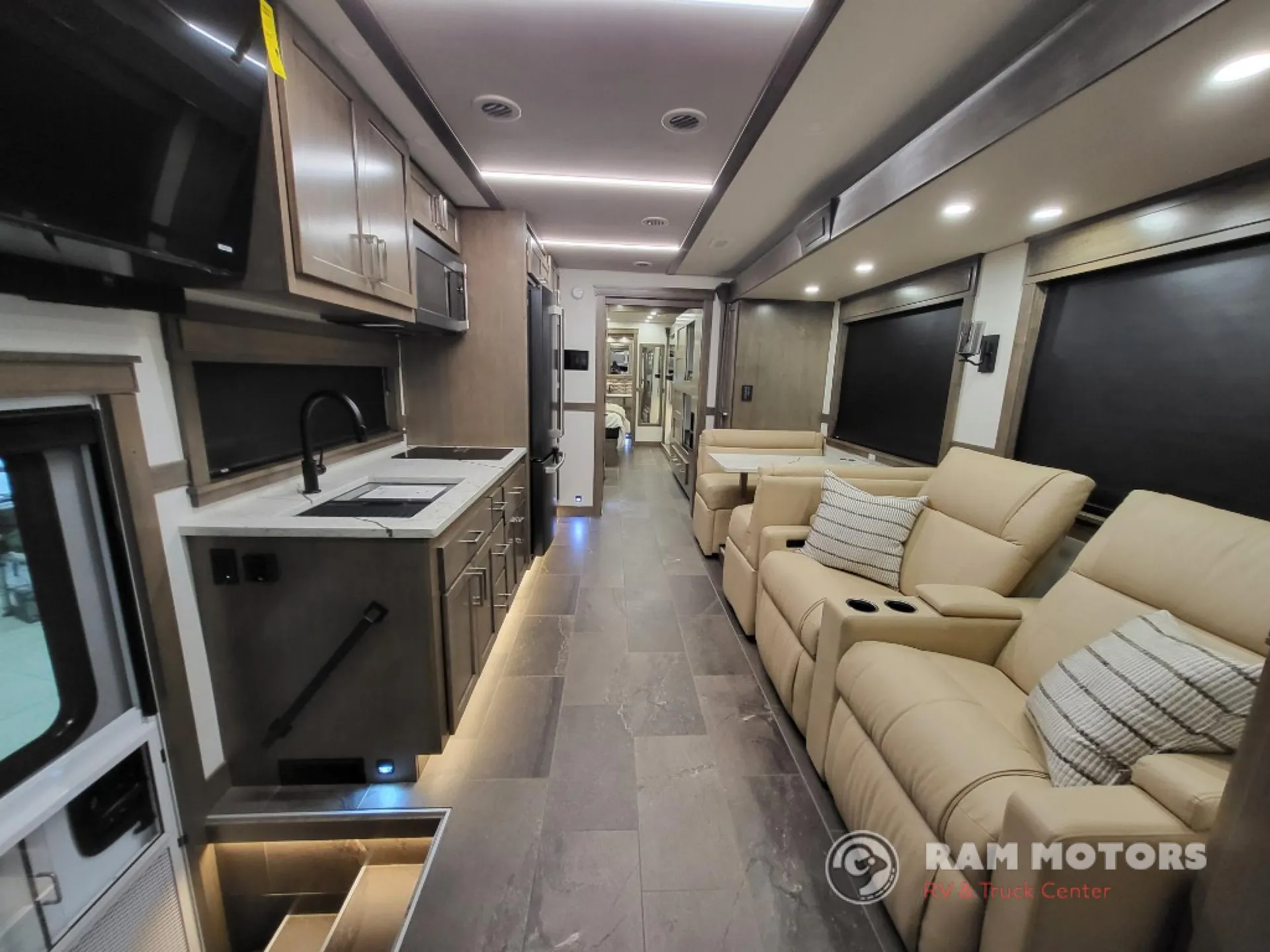 2027 Dynamax Corp Grand Sport 45CB - Photo 4