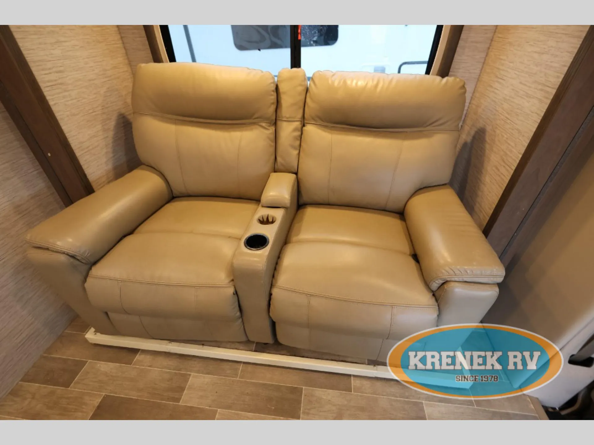 2021 Thor Motor Coach Chateau 25V - Photo 4