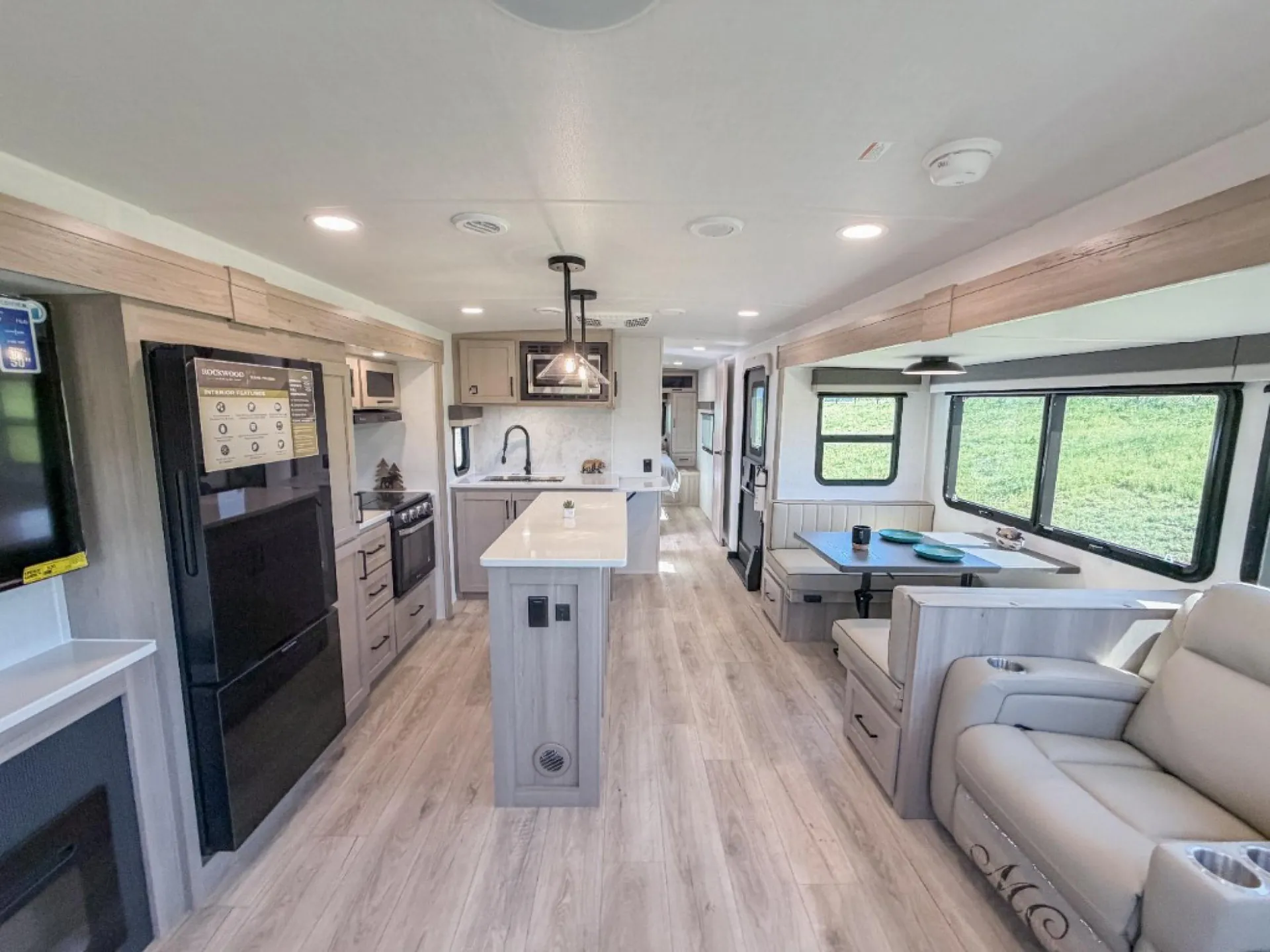 2026 Forest River Rockwood Ultra Lite 2906RL — Photo 6