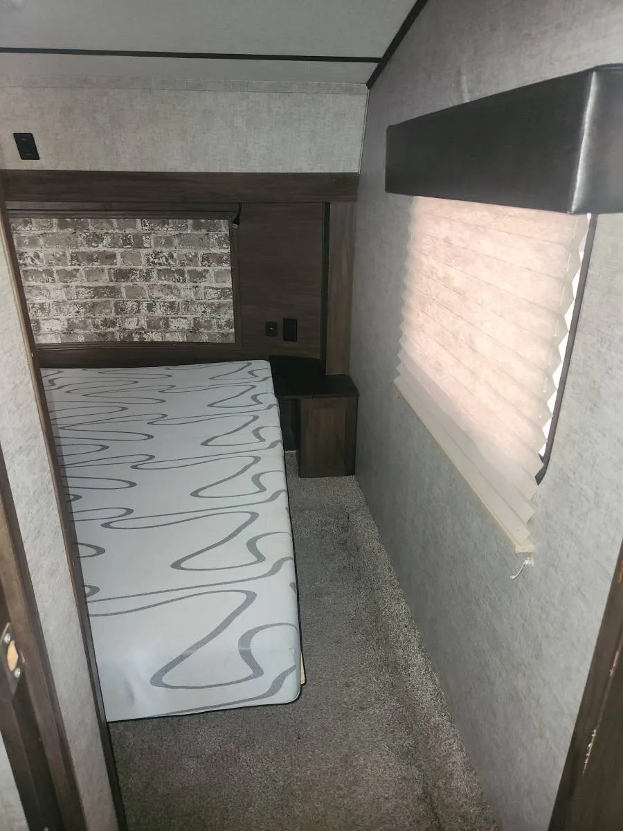 2019 Forest River Cherokee Arctic Wolf 315TBH8, Photos photo 12
