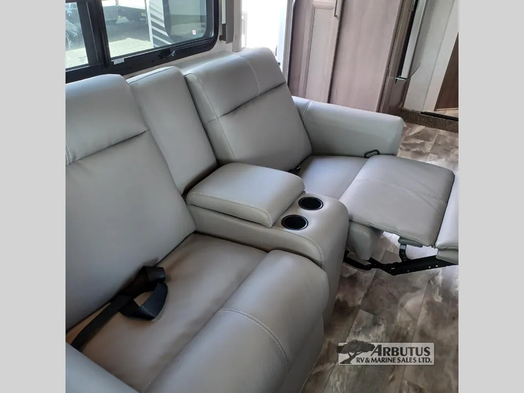 2024 Thor Motor Coach Echelon LF31, Photos photo 15