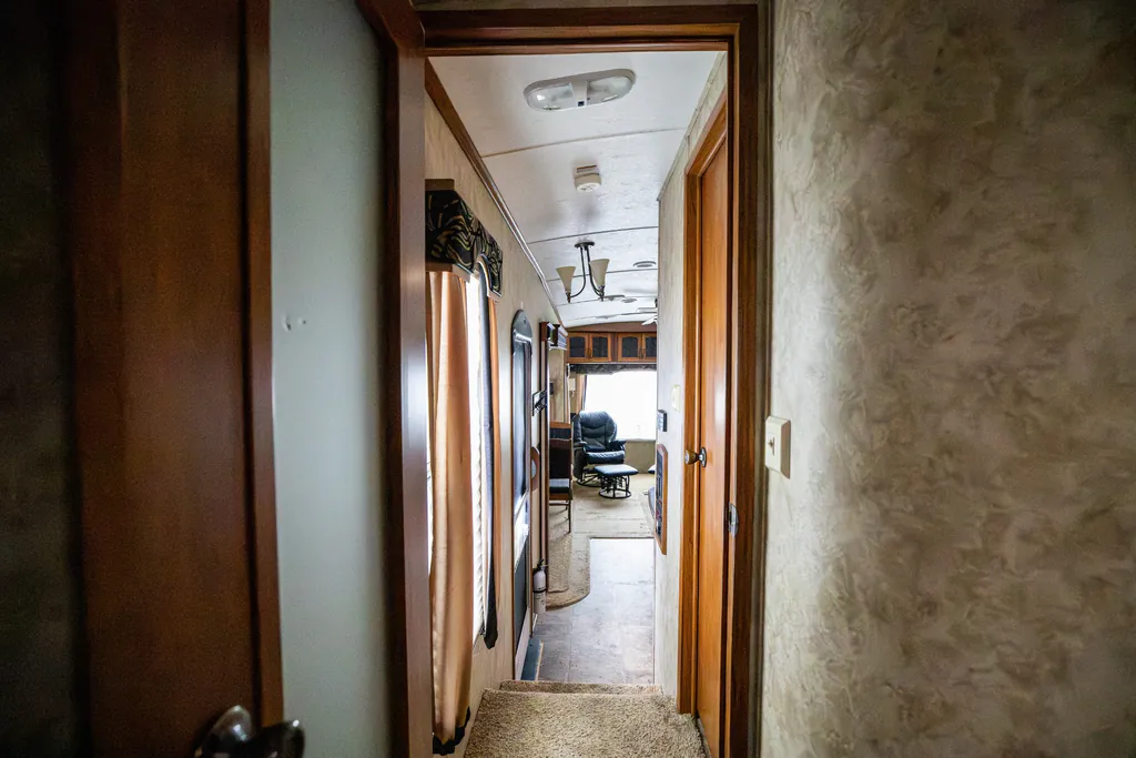2011 Keystone Montana 3100RL, Photos photo 28