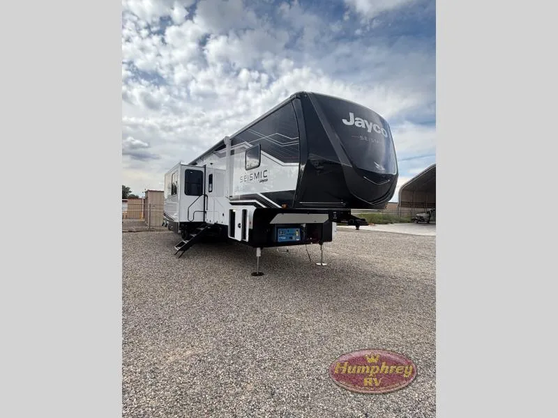 2026 Jayco Seismic 399 - Photo 3