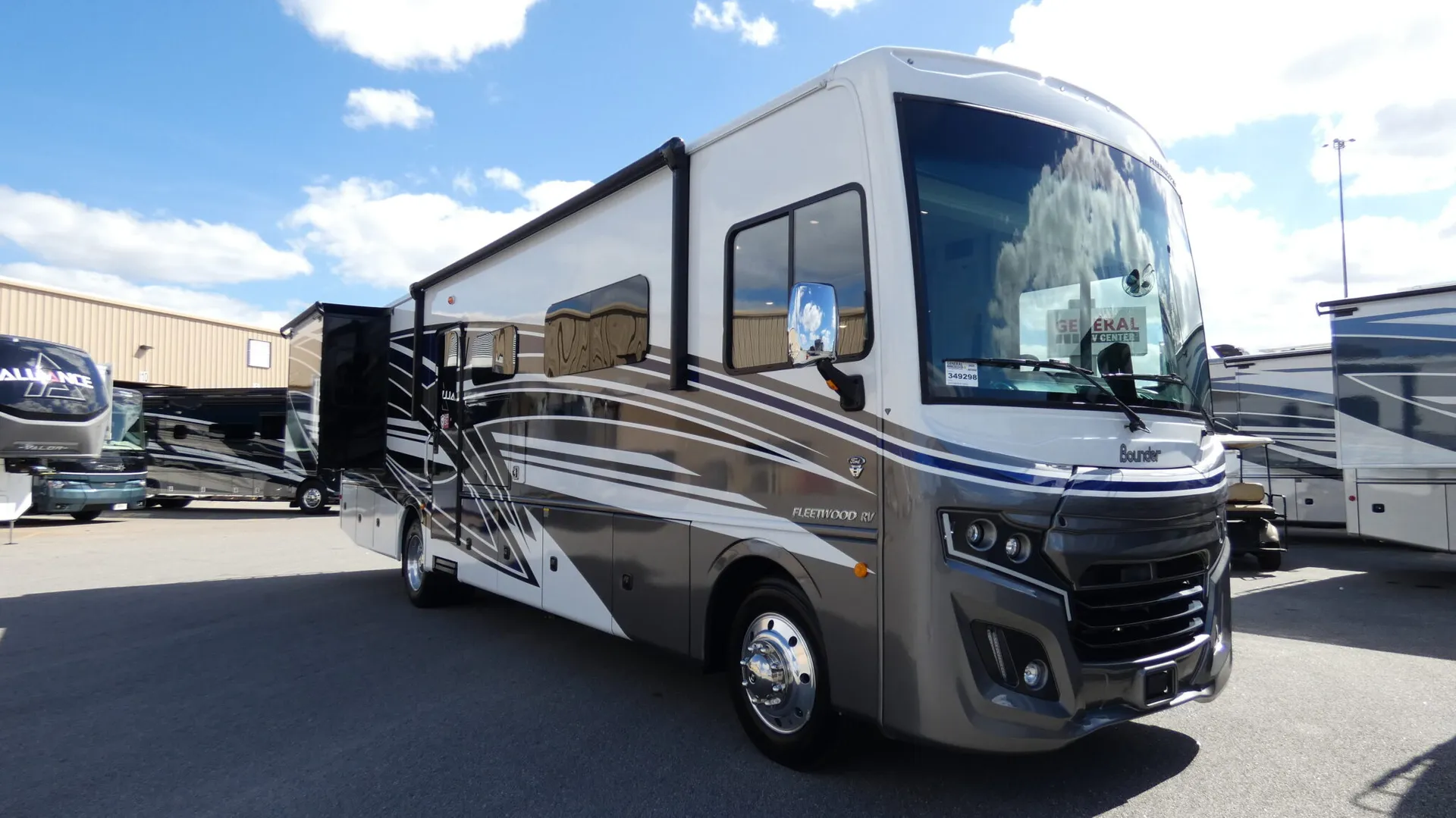 2026 Fleetwood Bounder 35GL - Photo 2