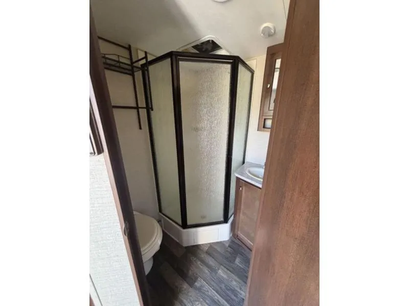 2017 Keystone RV Bullet 220RBI - Photo 3