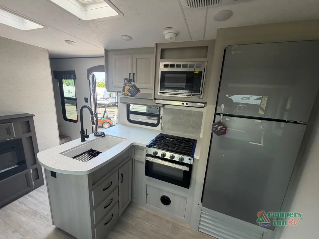 2027 Coachmen Catalina Legacy Edition 333DBDSCK, Photos photo 17