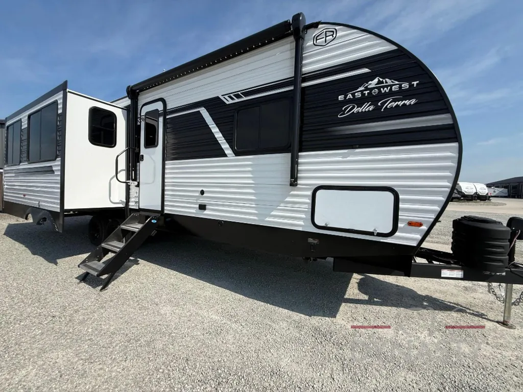 2027 East to West Della Terra 272RL, Photos photo 25